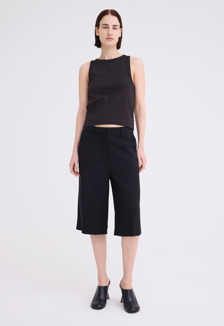 Jac + Jack Veer Tailored Bermuda Short - Black